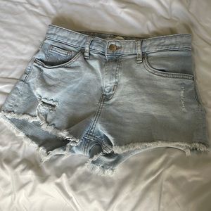 LIGHT WASHED H&M SHORTS🫢🫢